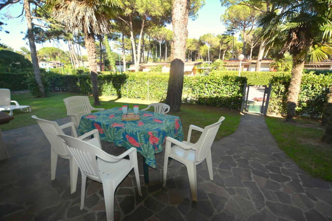 Villa A Lignano Con 2 Camere E Giardino 利尼亚诺萨比亚多罗 外观 照片