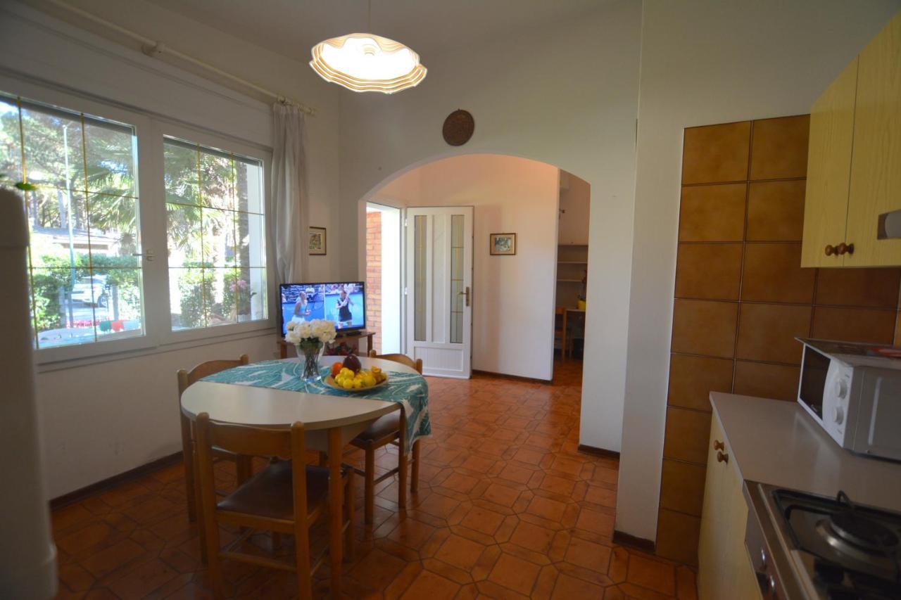 Villa A Lignano Con 2 Camere E Giardino 利尼亚诺萨比亚多罗 外观 照片